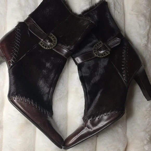 Vintage 90's Dark Brown Pony Hair Heeled Boots with Pointed Toe - Picture 11 of 14